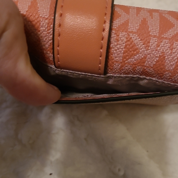 Michael Kors Pink Wallet - Picture 5 of 9